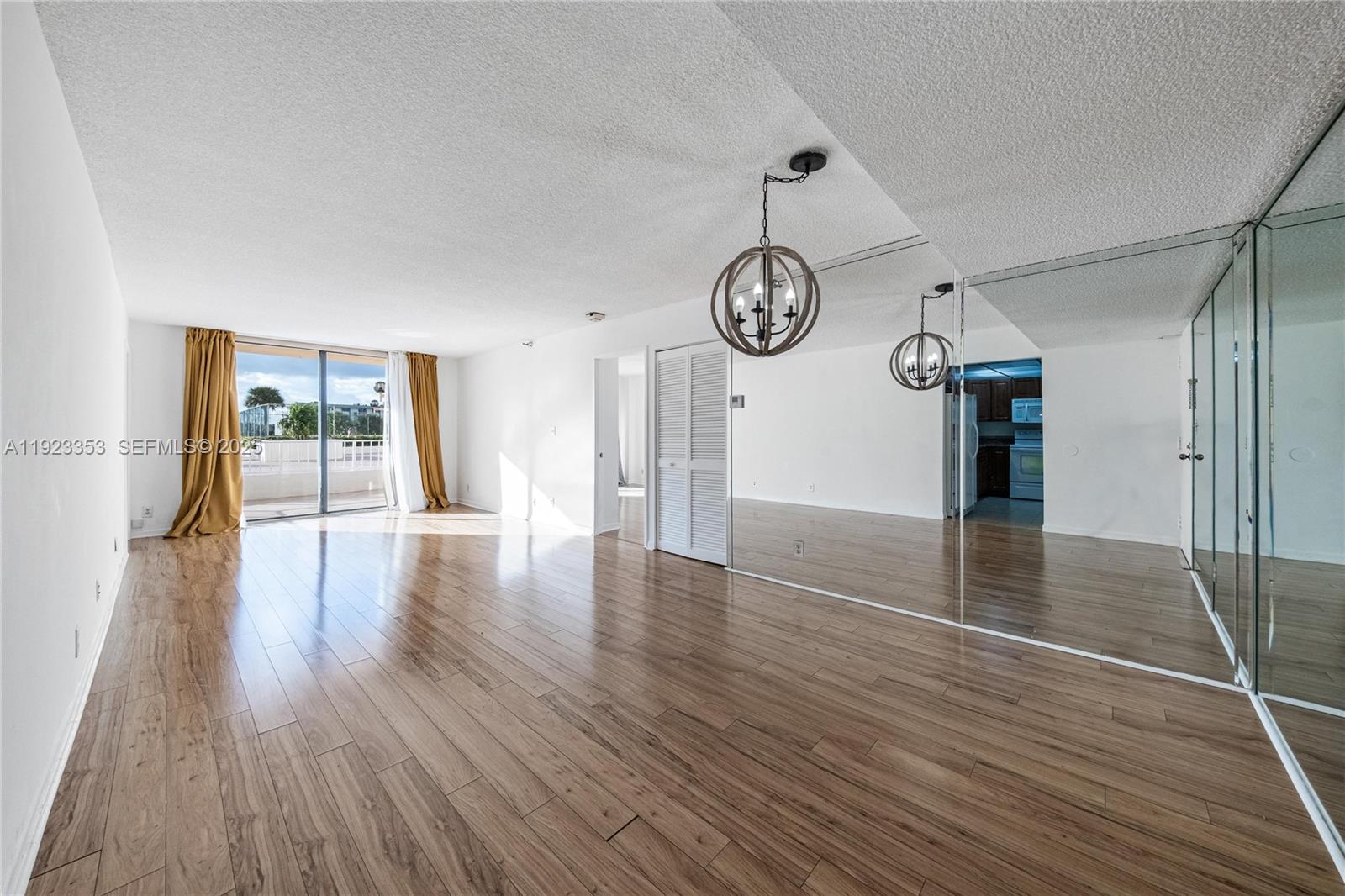 307 2 / 2 1008 sq. ft. $ 2025-12-02 0 Photo