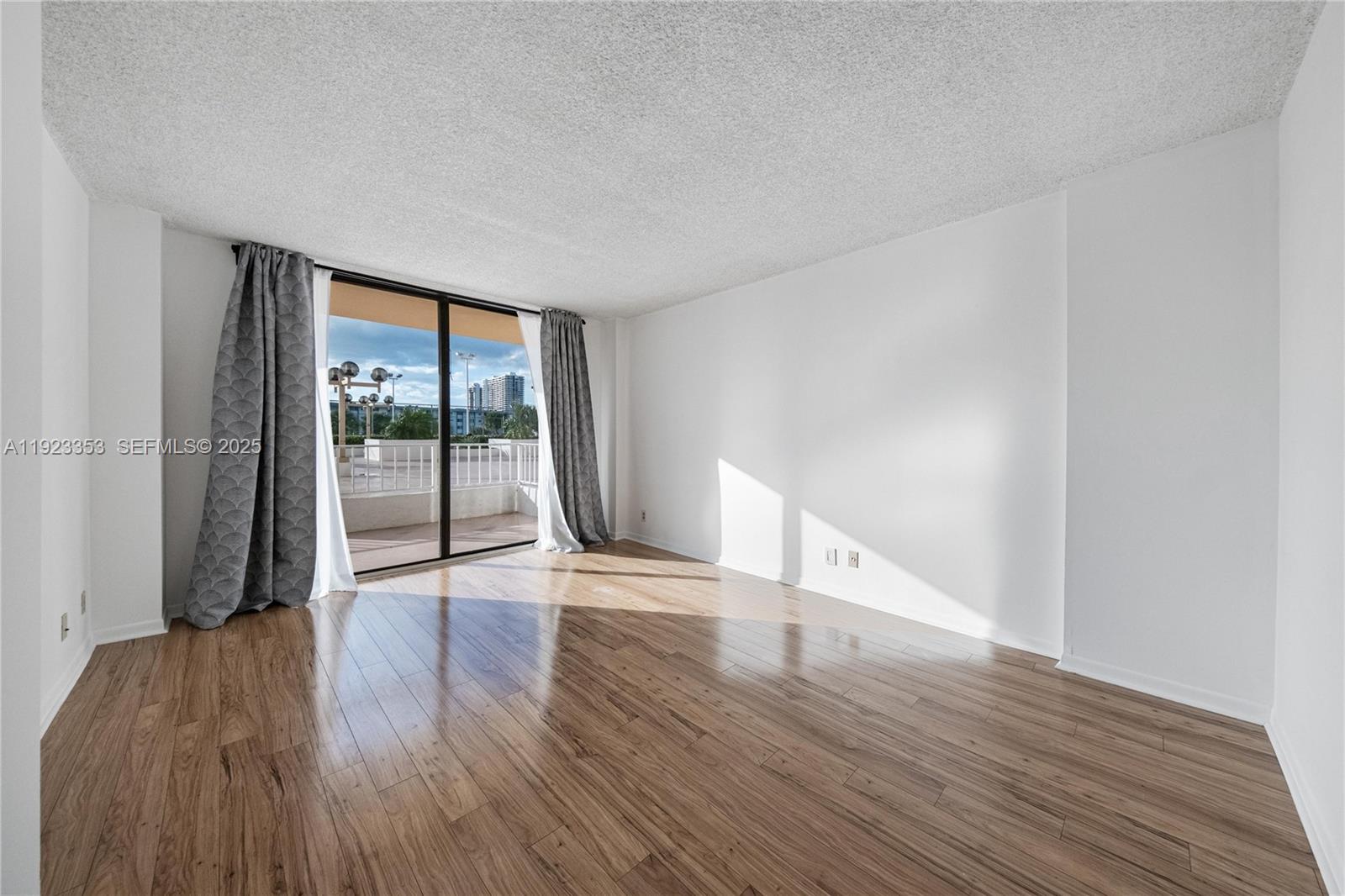 307 2 / 2 1008 sq. ft. $ 2025-12-02 0 Photo