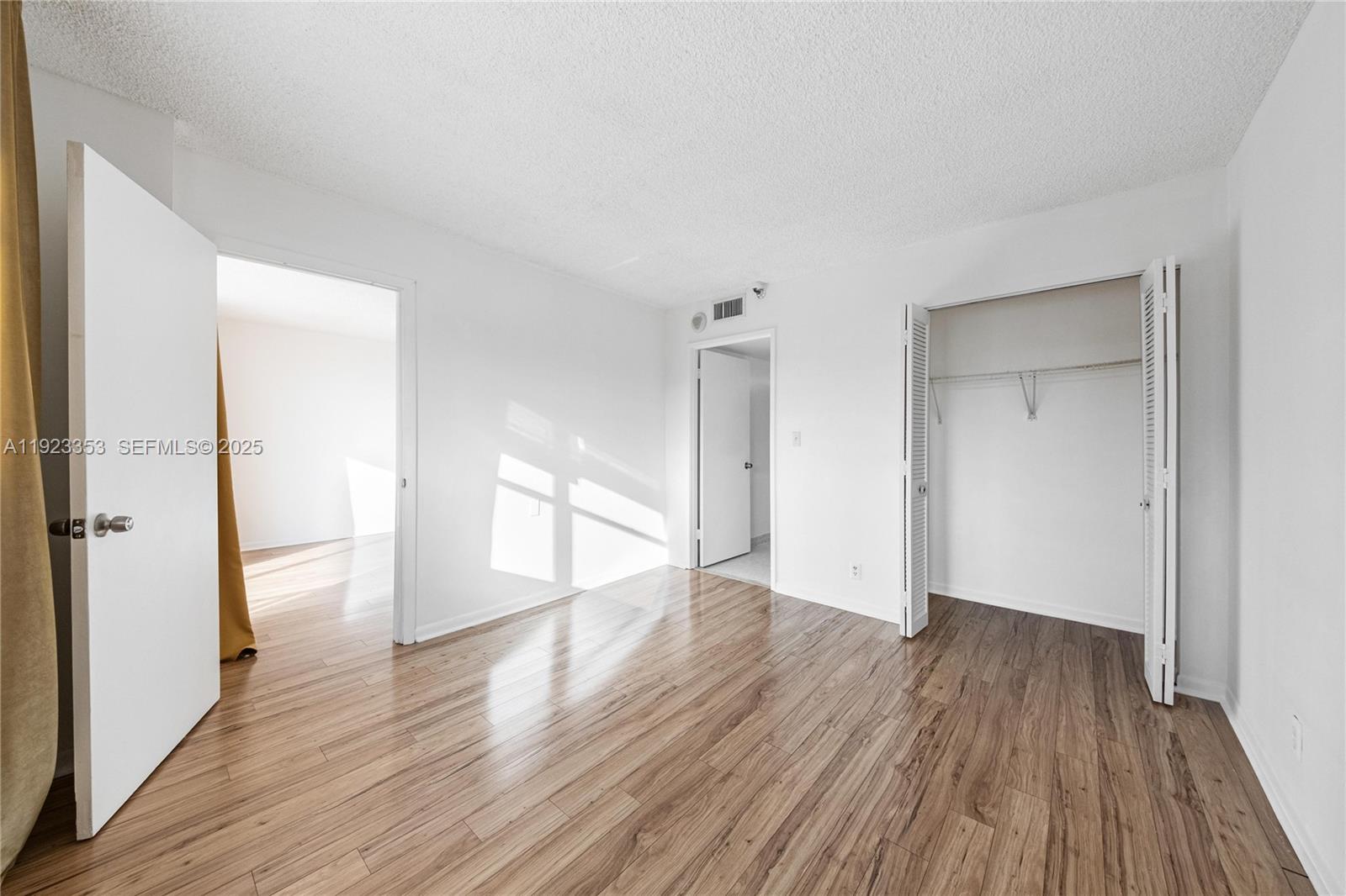 307 2 / 2 1008 sq. ft. $ 2025-12-02 0 Photo