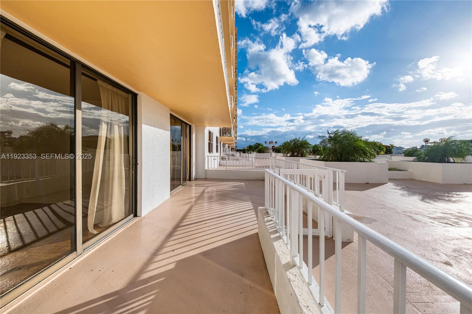 307 2 / 2 1008 sq. ft. $ 2025-12-02 0 Photo