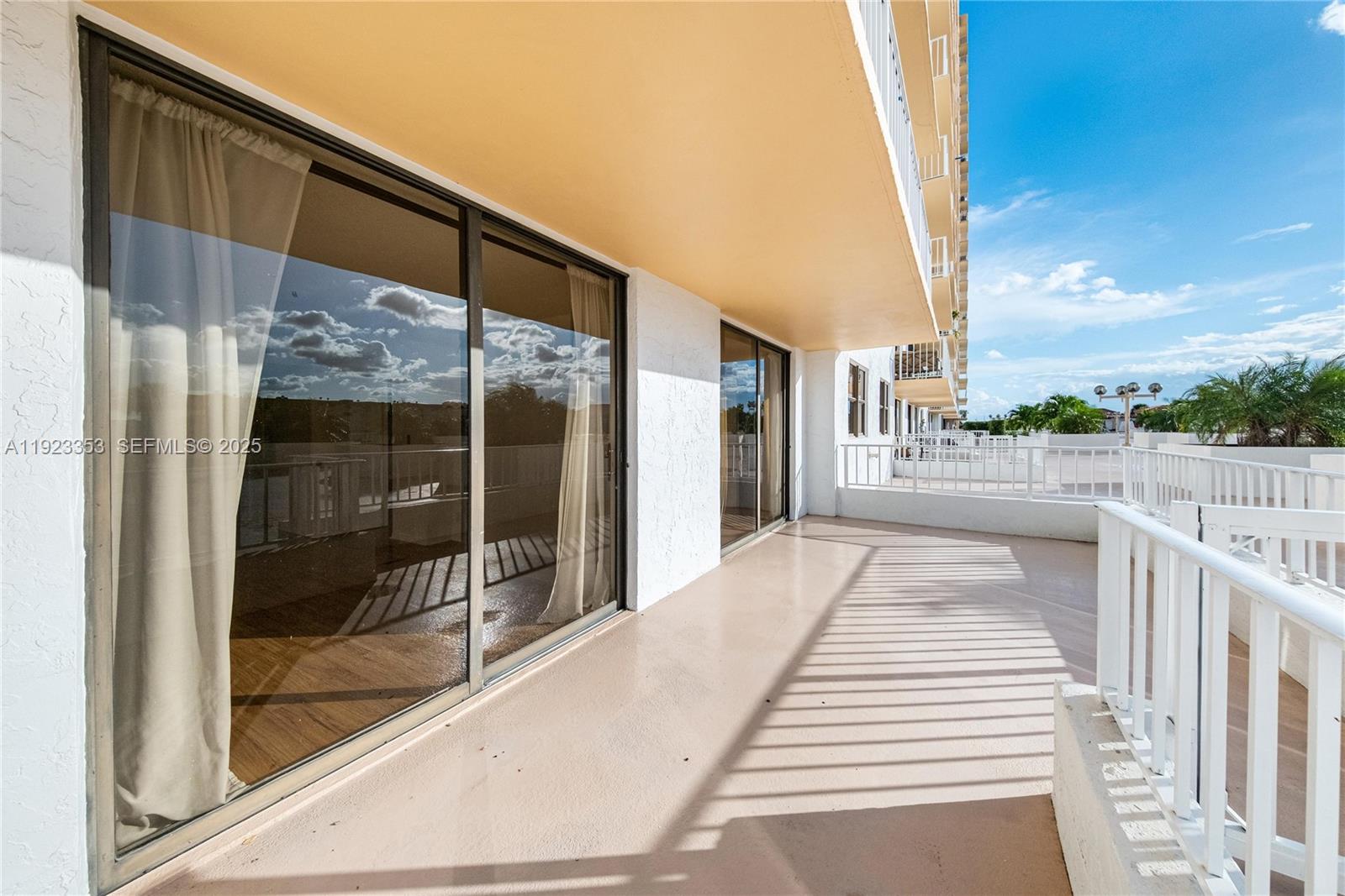 307 2 / 2 1008 sq. ft. $ 2025-12-02 0 Photo