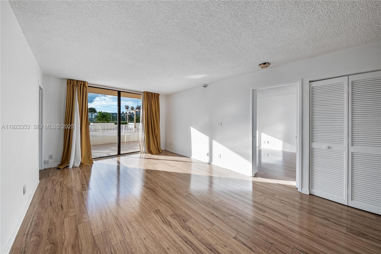 307 2 / 2 1008 sq. ft. $ 2025-12-02 0 Photo