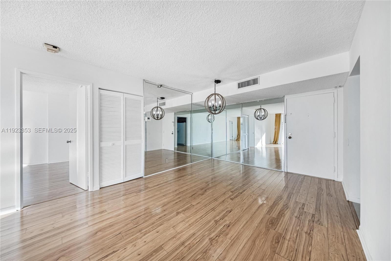 307 2 / 2 1008 sq. ft. $ 2025-12-02 0 Photo