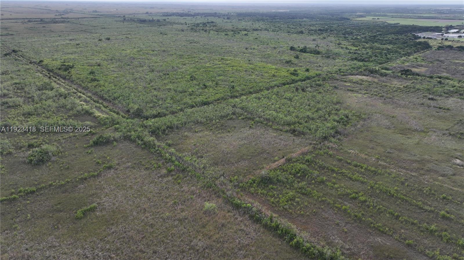   /   кв.футов $ 2025-12-02 0 Фото