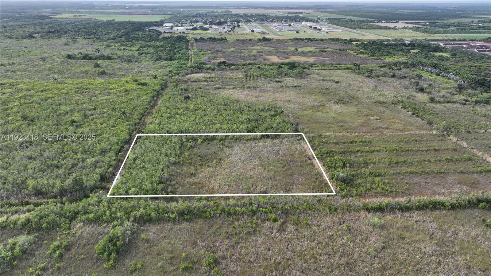   /   кв.футов $ 2025-12-02 0 Фото