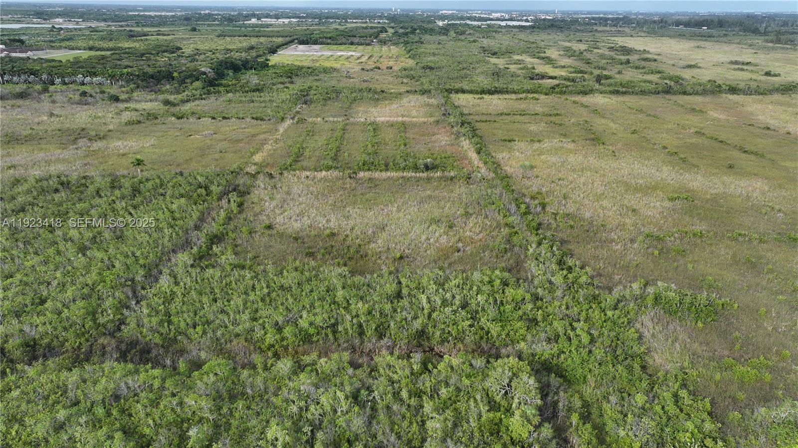   /   кв.футов $ 2025-12-02 0 Фото