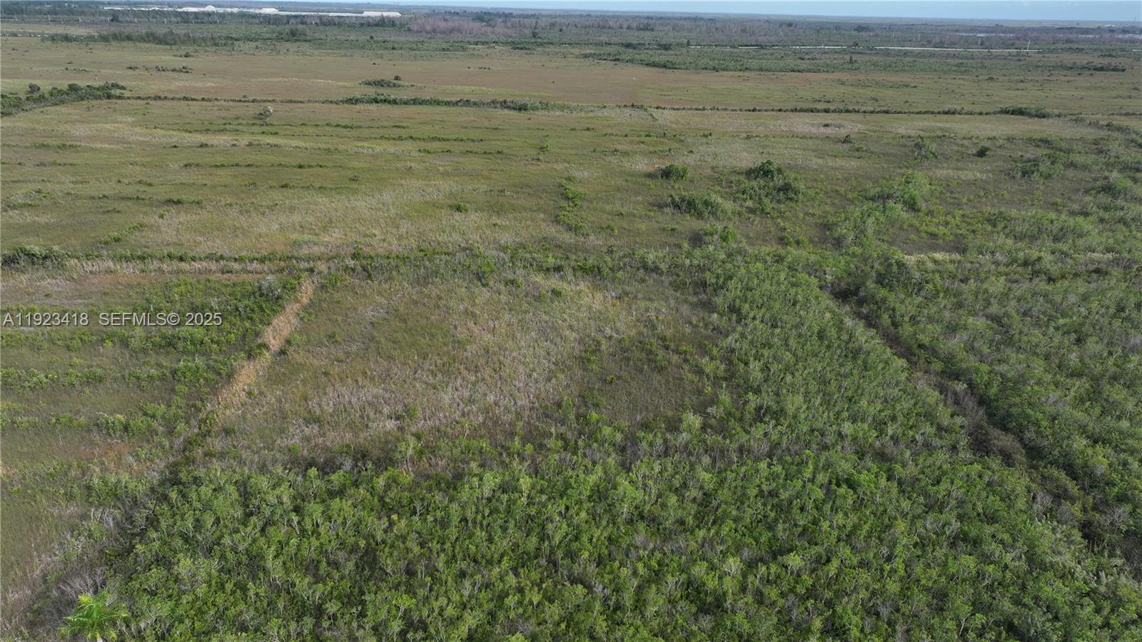   /   кв.футов $ 2025-12-02 0 Фото