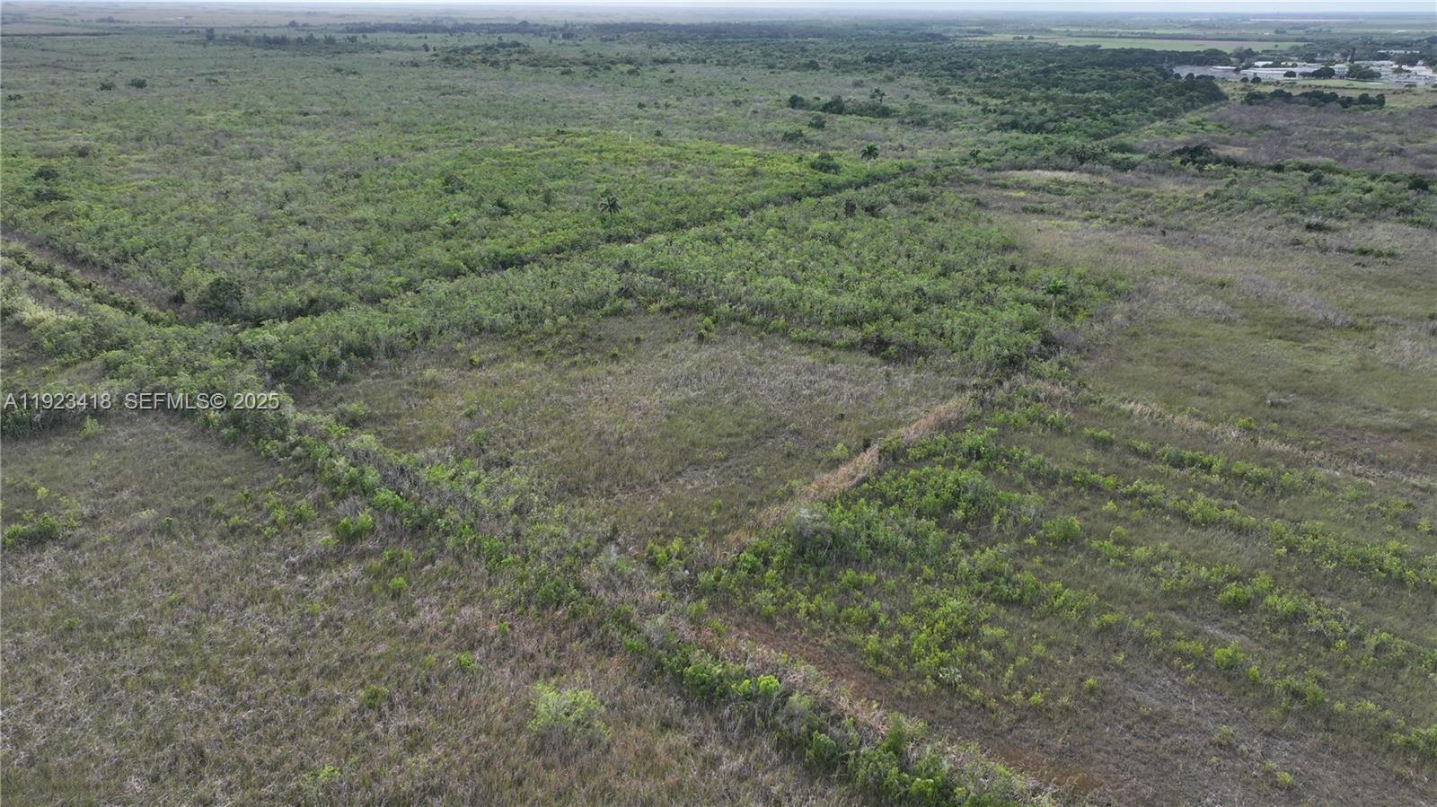   /   кв.футов $ 2025-12-02 0 Фото