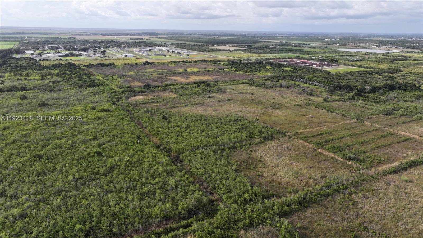   /   кв.футов $ 2025-12-02 0 Фото