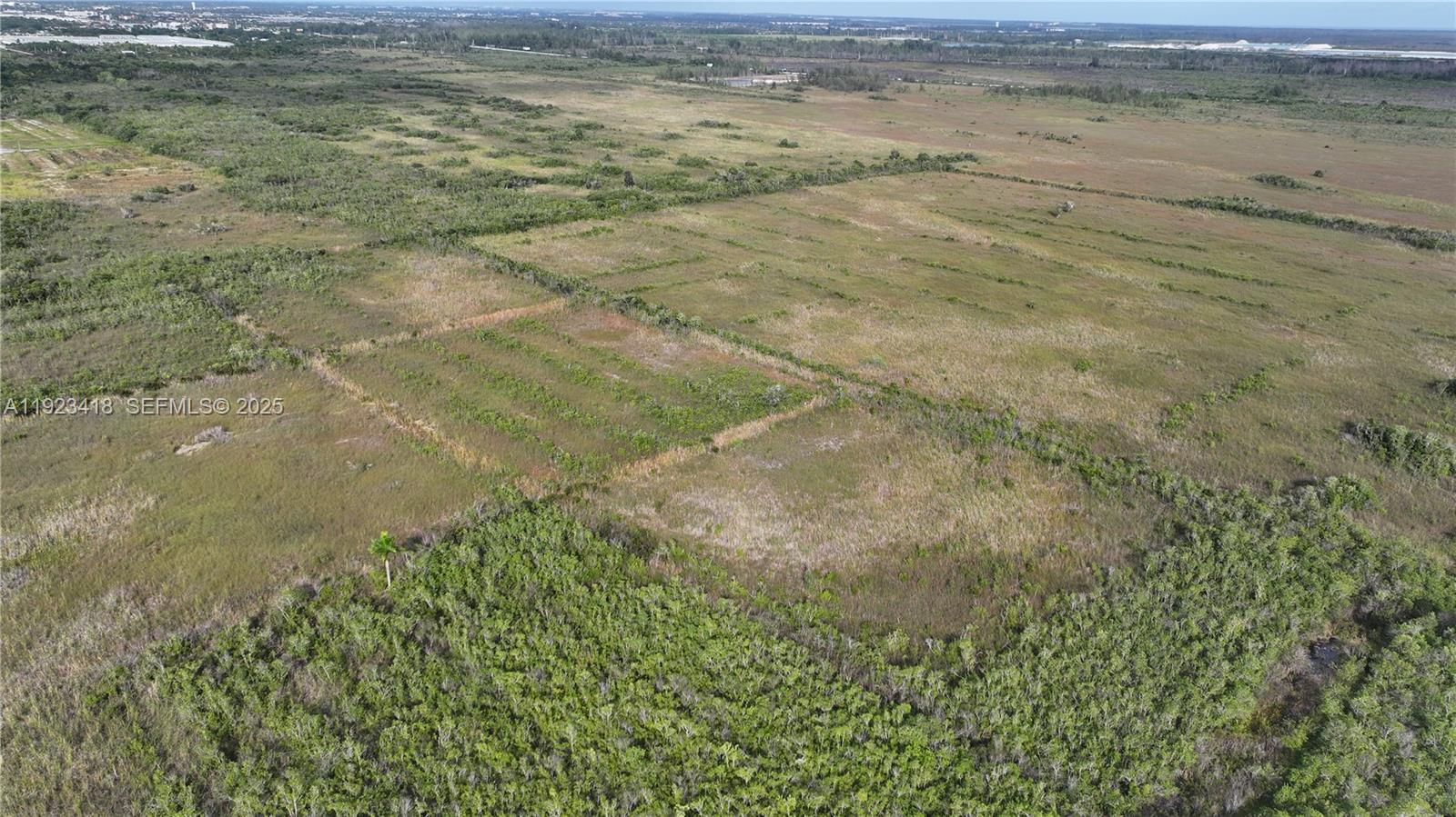   /   кв.футов $ 2025-12-02 0 Фото