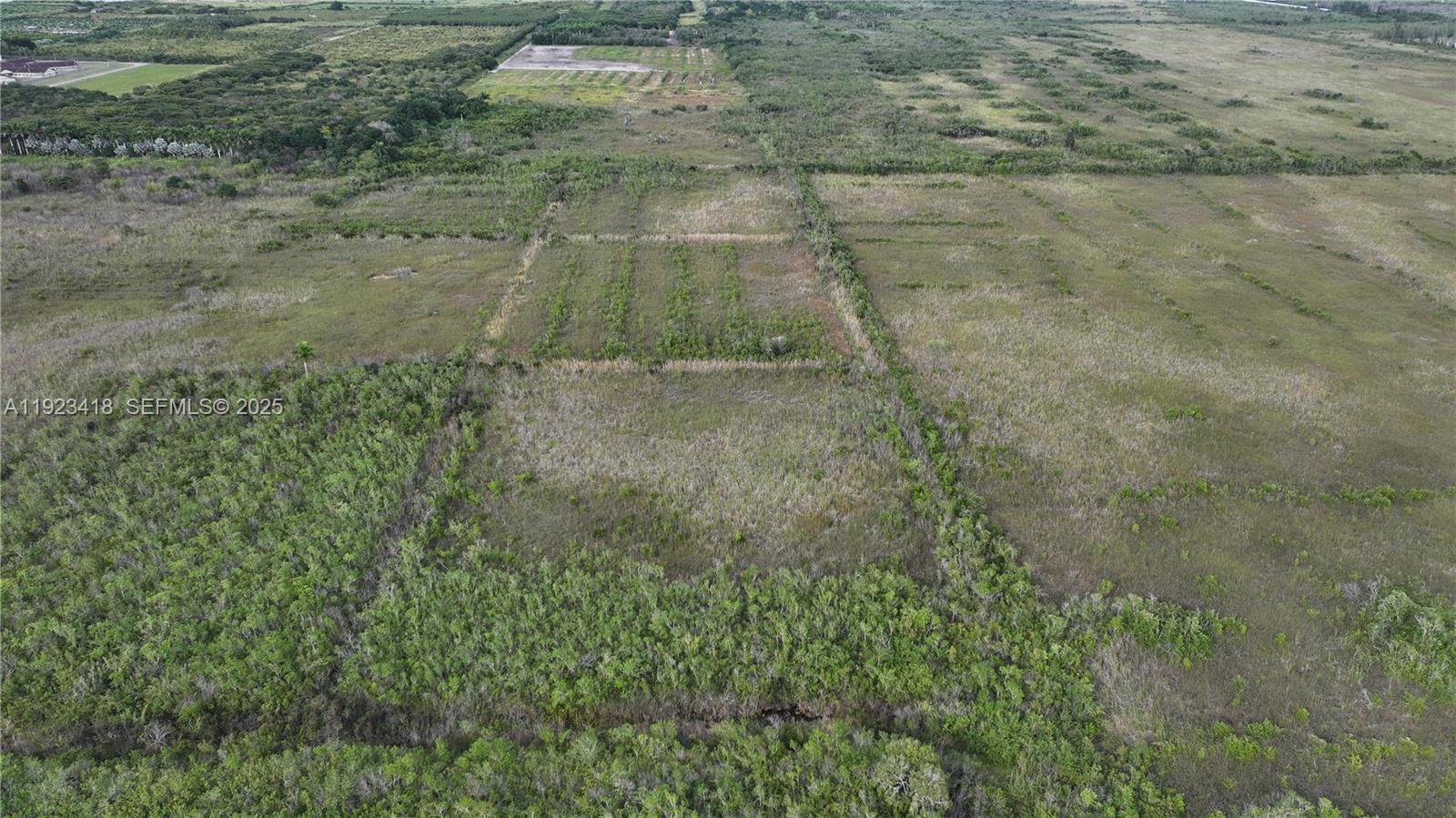   /   кв.футов $ 2025-12-02 0 Фото