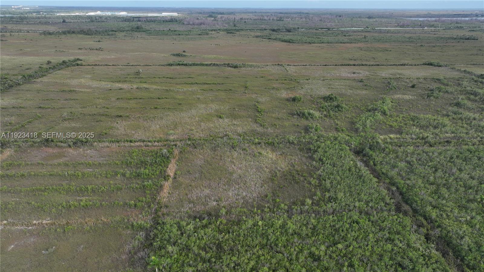   /   кв.футов $ 2025-12-02 0 Фото