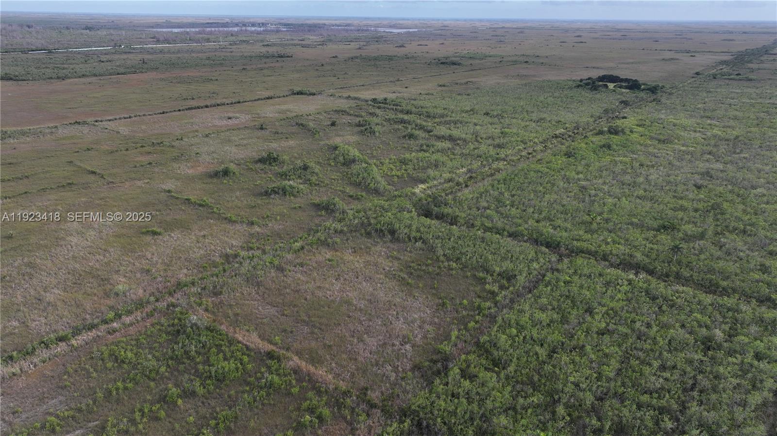   /   кв.футов $ 2025-12-02 0 Фото