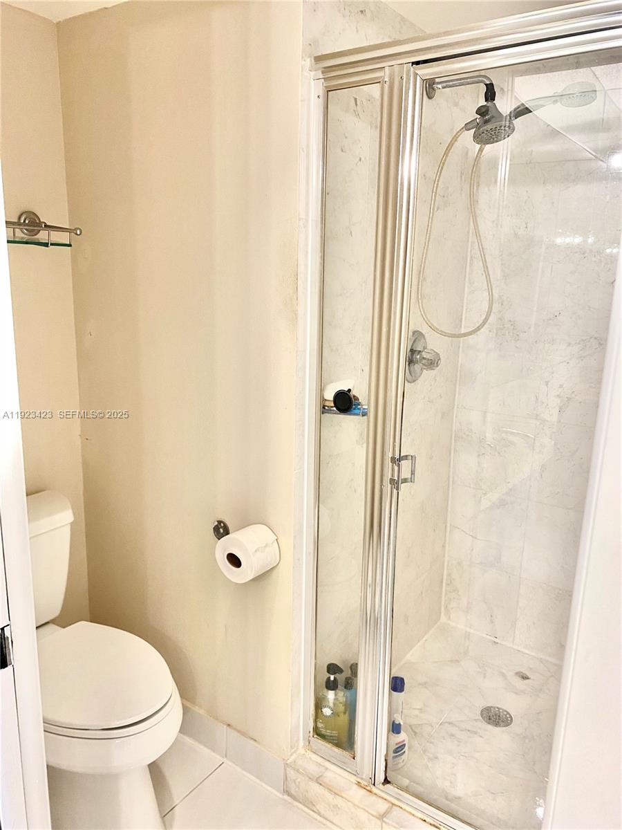 Photo of 19195 36th Ct #402, Aventura, Florida, 33180 - Separate shower