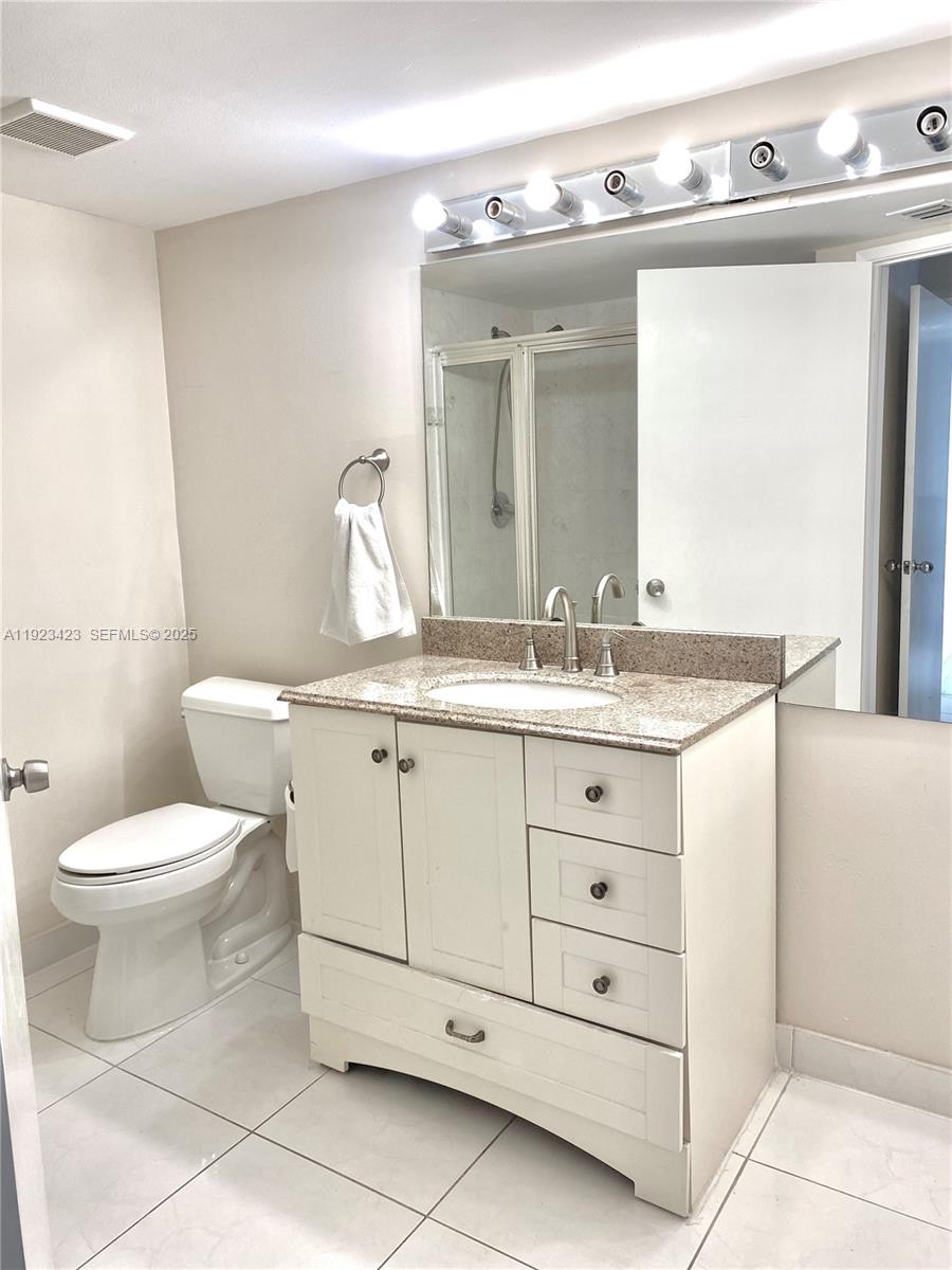 Photo of 19195 36th Ct #402, Aventura, Florida, 33180 - suite bathroom