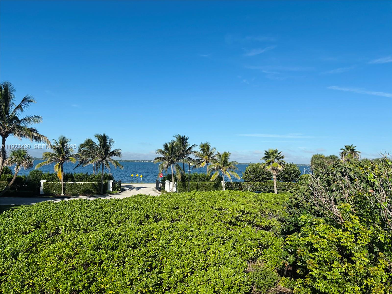   /   sq. ft. $ 2025-12-02 0 foto