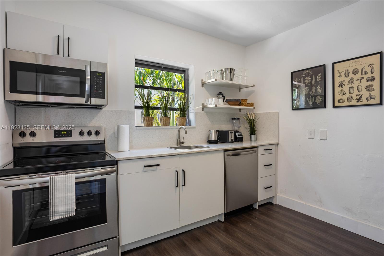 See details / 5426 sq. ft. $ 2025-12-02 0 Photo