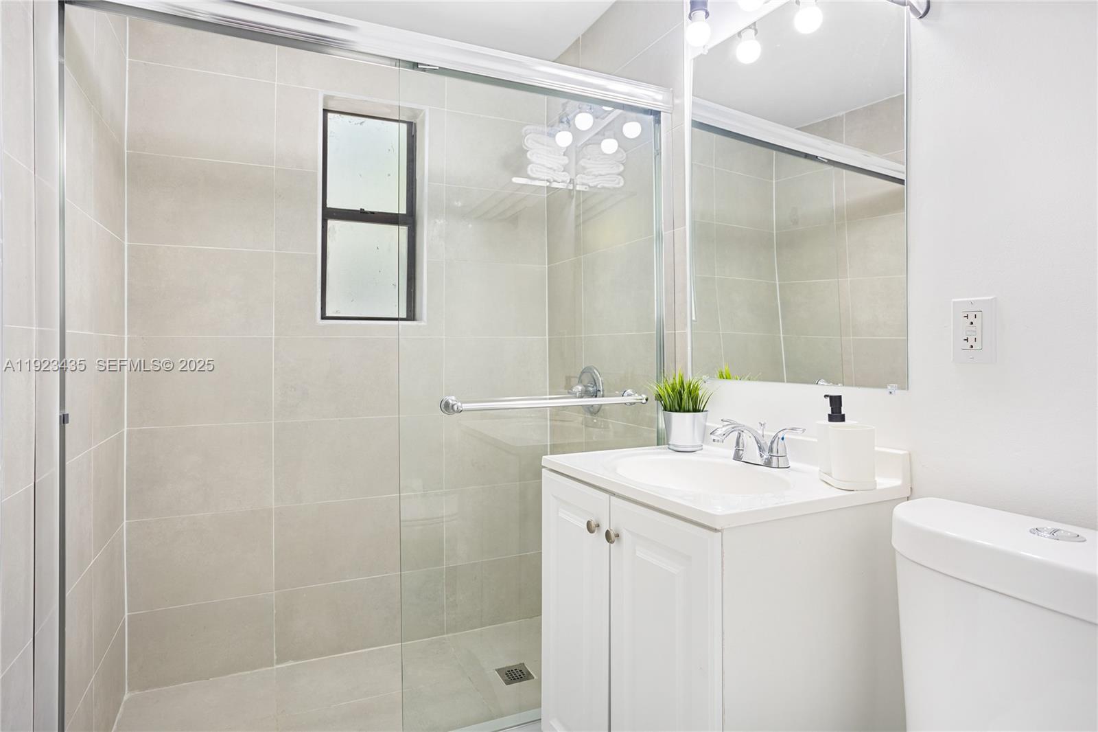 See details / 5426 sq. ft. $ 2025-12-02 0 Photo