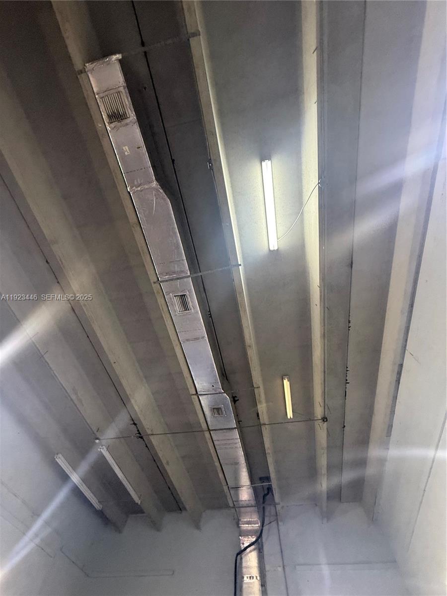 1  /   кв.футов $ 2025-12-02 0 Фото