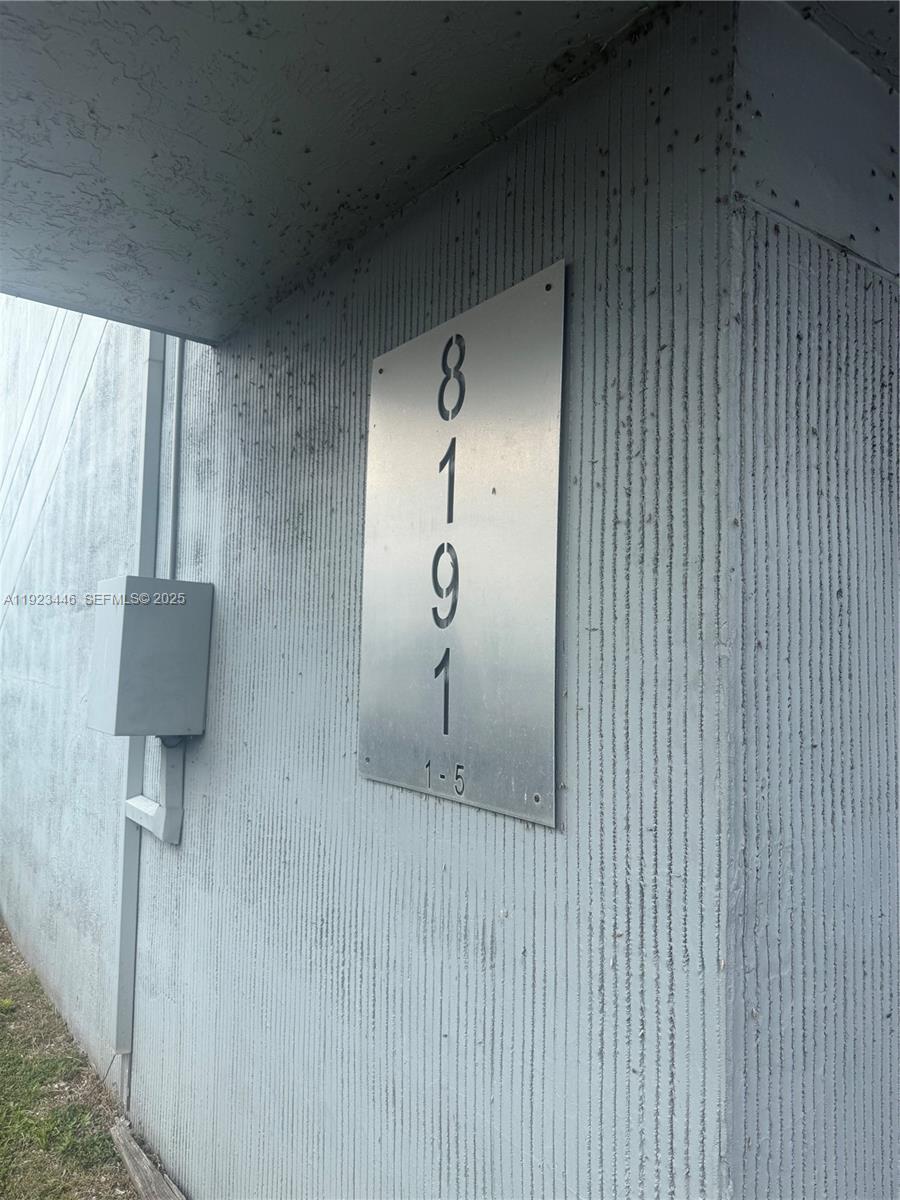 1  /   кв.футов $ 2025-12-02 0 Фото