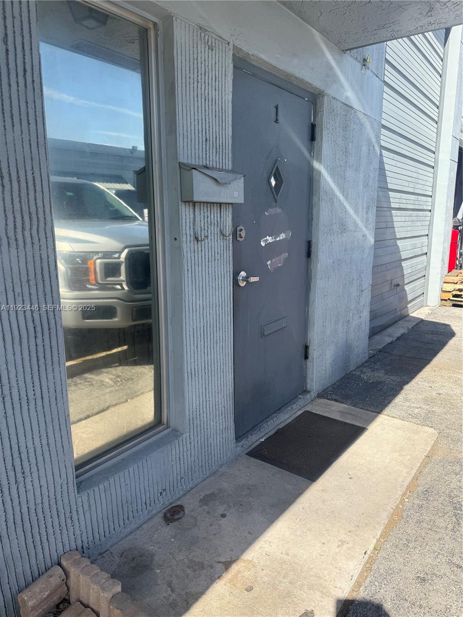 1  /   кв.футов $ 2025-12-02 0 Фото