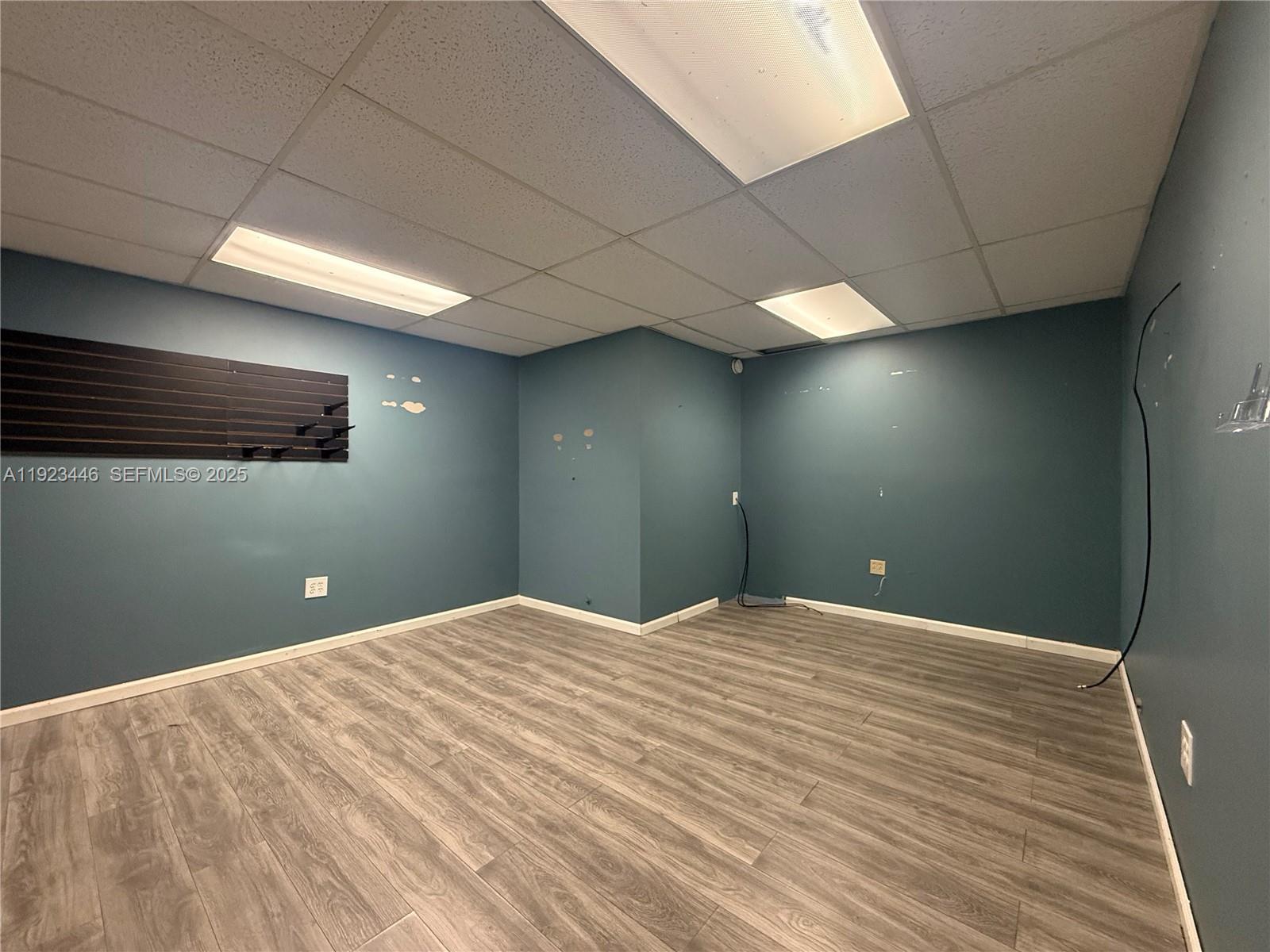 1  /   кв.футов $ 2025-12-02 0 Фото