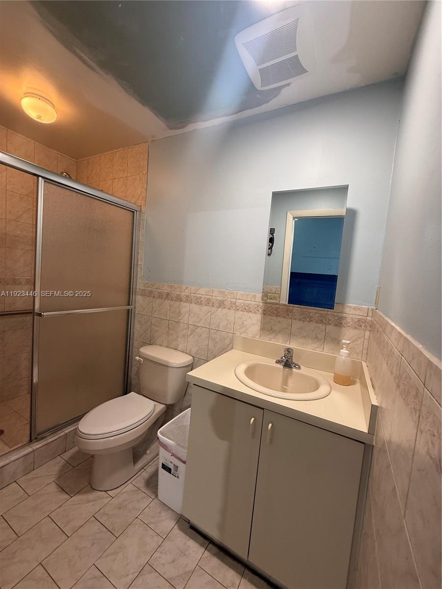 1  /   кв.футов $ 2025-12-02 0 Фото