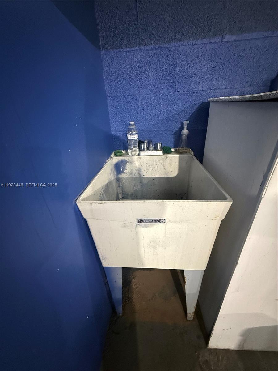 1  /   кв.футов $ 2025-12-02 0 Фото