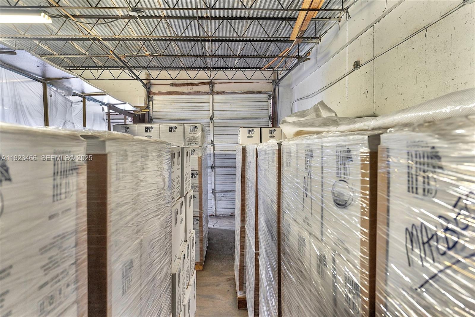 See details / sq. ft. $ 2025-12-02 0 Photo