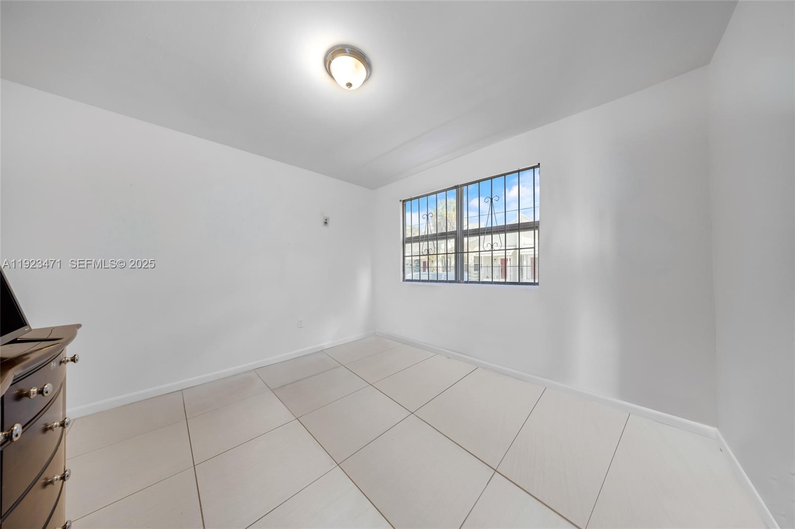 See details / sq. ft. $ 2025-12-02 0 Photo