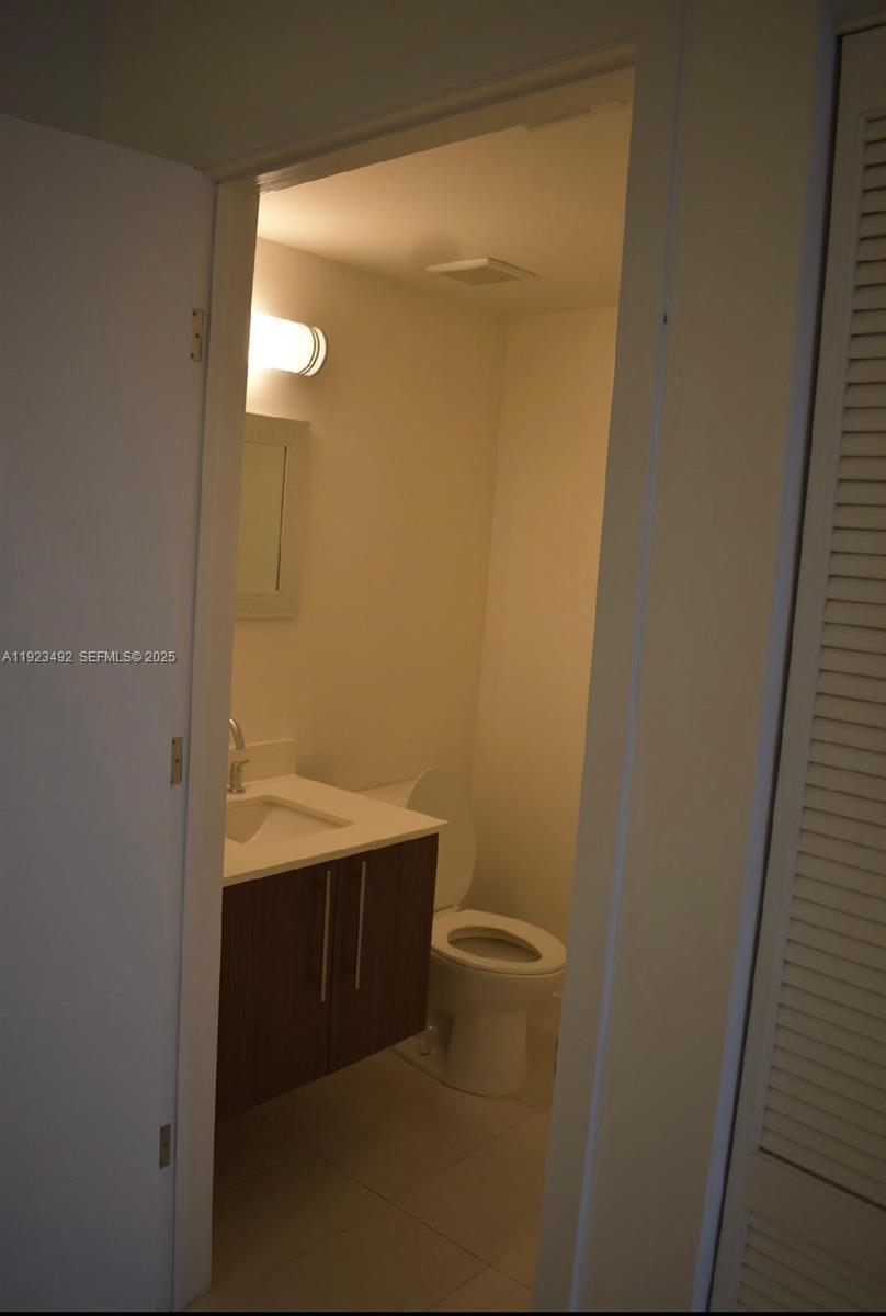 704 1 / 2 833 sq. ft. $ 2025-12-02 0 Photo
