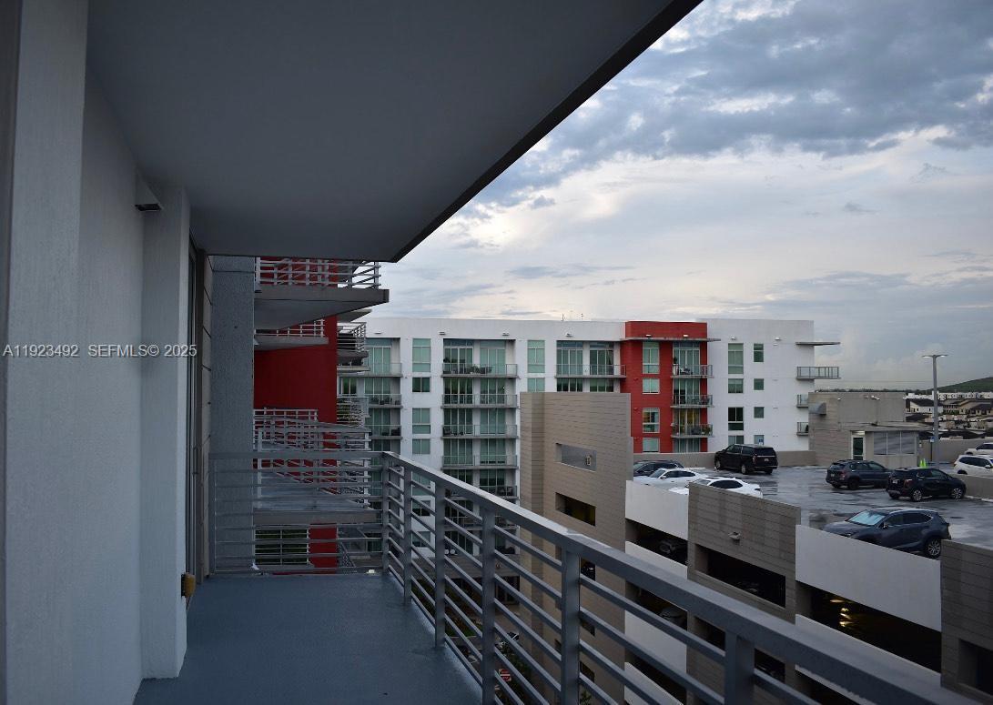 704 1 / 2 833 sq. ft. $ 2025-12-02 0 Photo