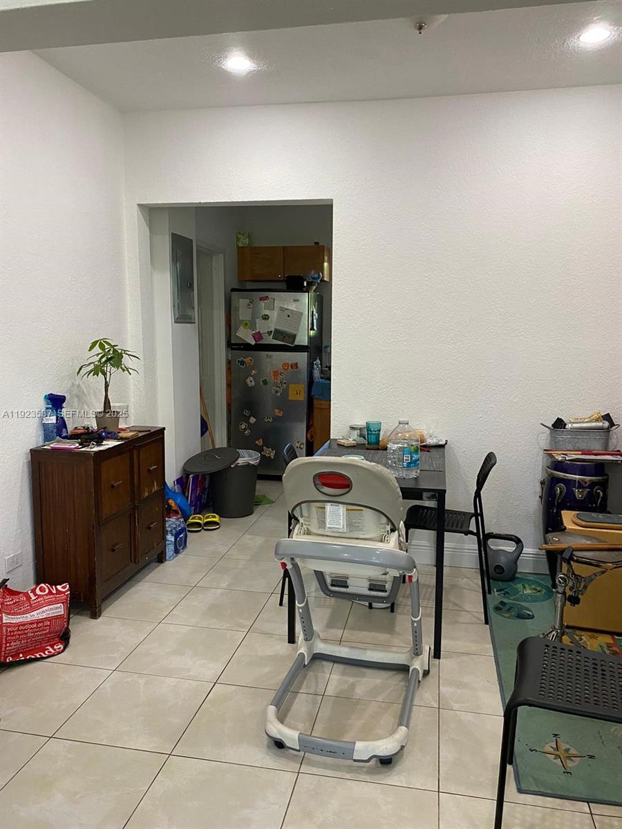 See details / 4458 sq. ft. $ 2025-12-02 0 Photo