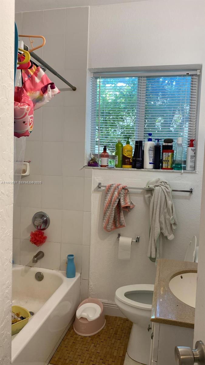 See details / 4458 sq. ft. $ 2025-12-02 0 Photo