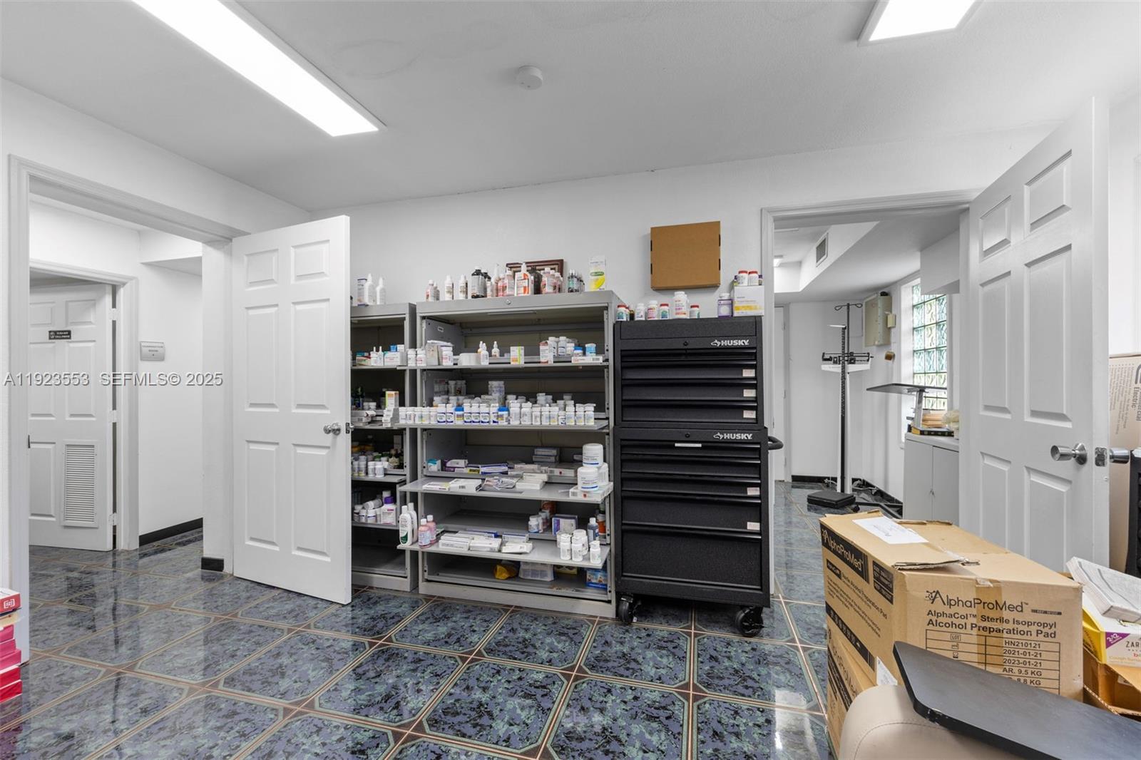 See details / sq. ft. $ 2025-12-02 0 Photo