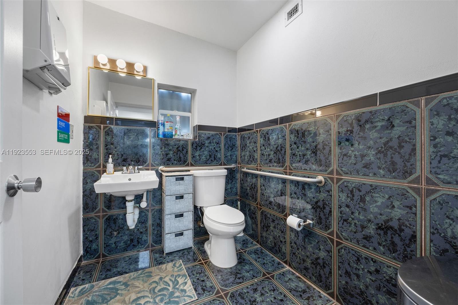 See details / sq. ft. $ 2025-12-02 0 Photo