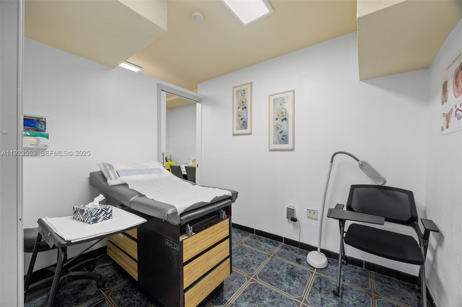 See details / sq. ft. $ 2025-12-02 0 Photo