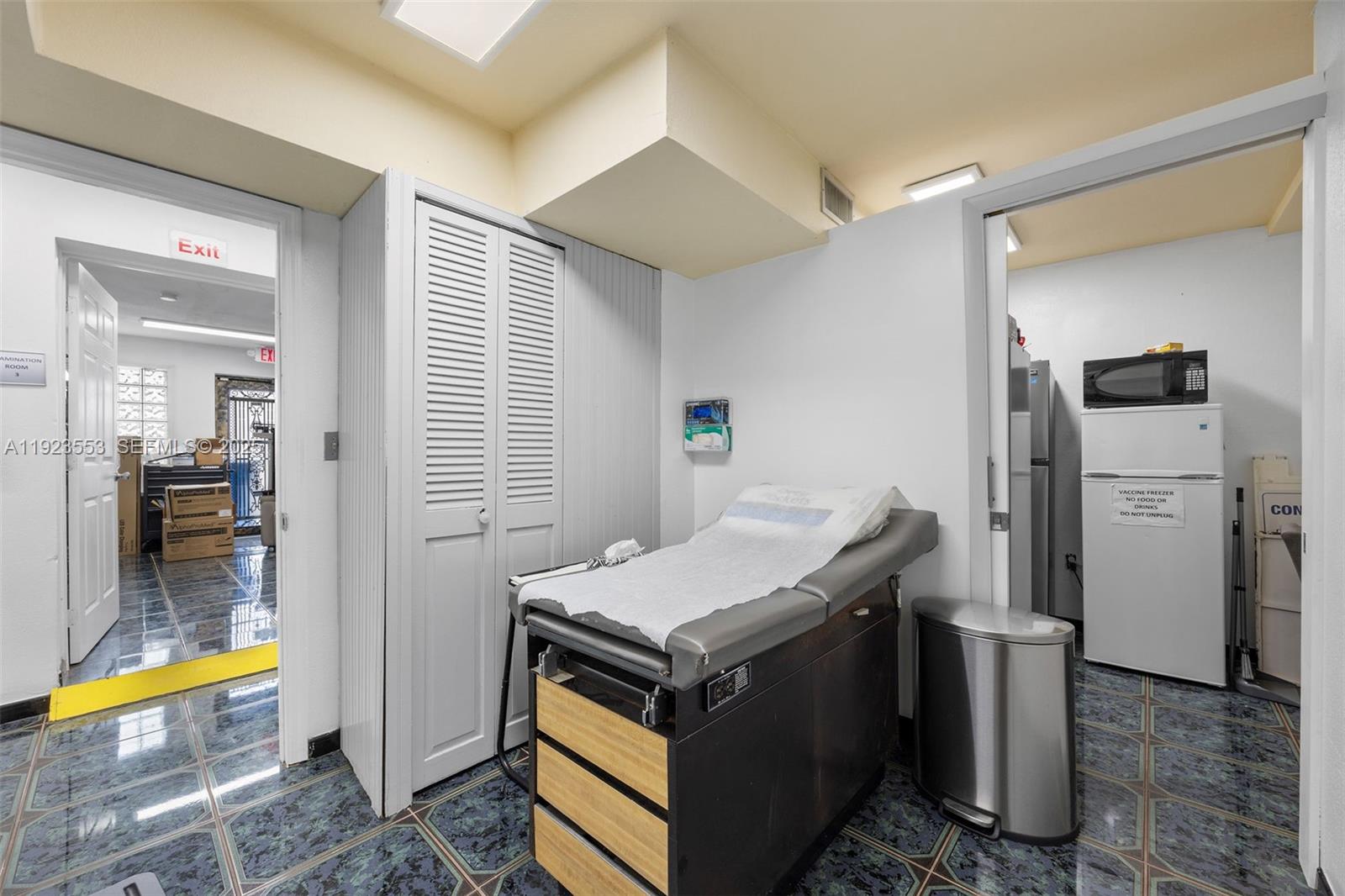 See details / sq. ft. $ 2025-12-02 0 Photo