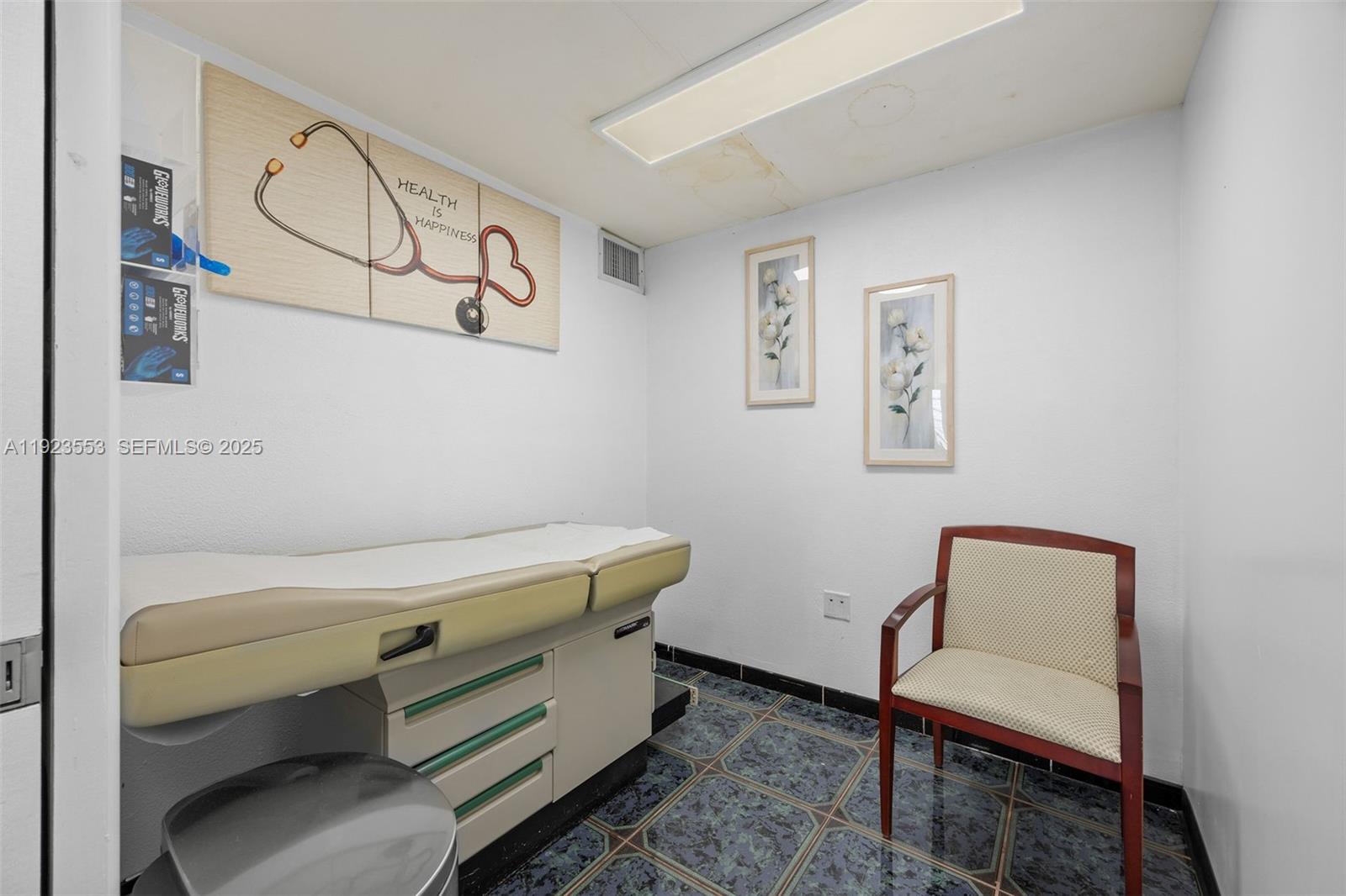 See details / sq. ft. $ 2025-12-02 0 Photo