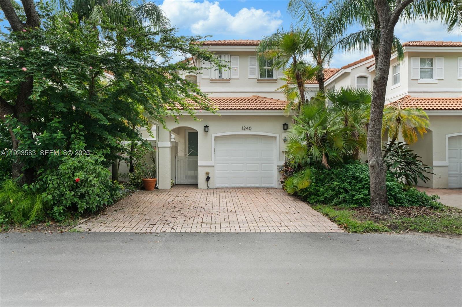 Photo of 1240 Weeping Willow Way  (1240), Hollywood, Florida, 33019 - 