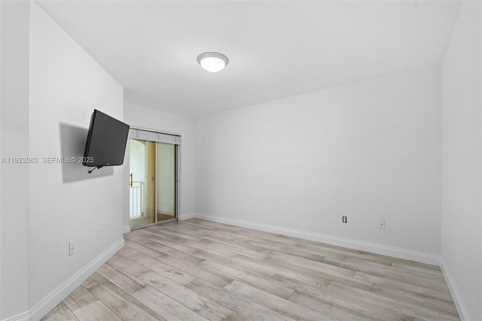 Photo of 1240 Weeping Willow Way  (1240), Hollywood, Florida, 33019 - 