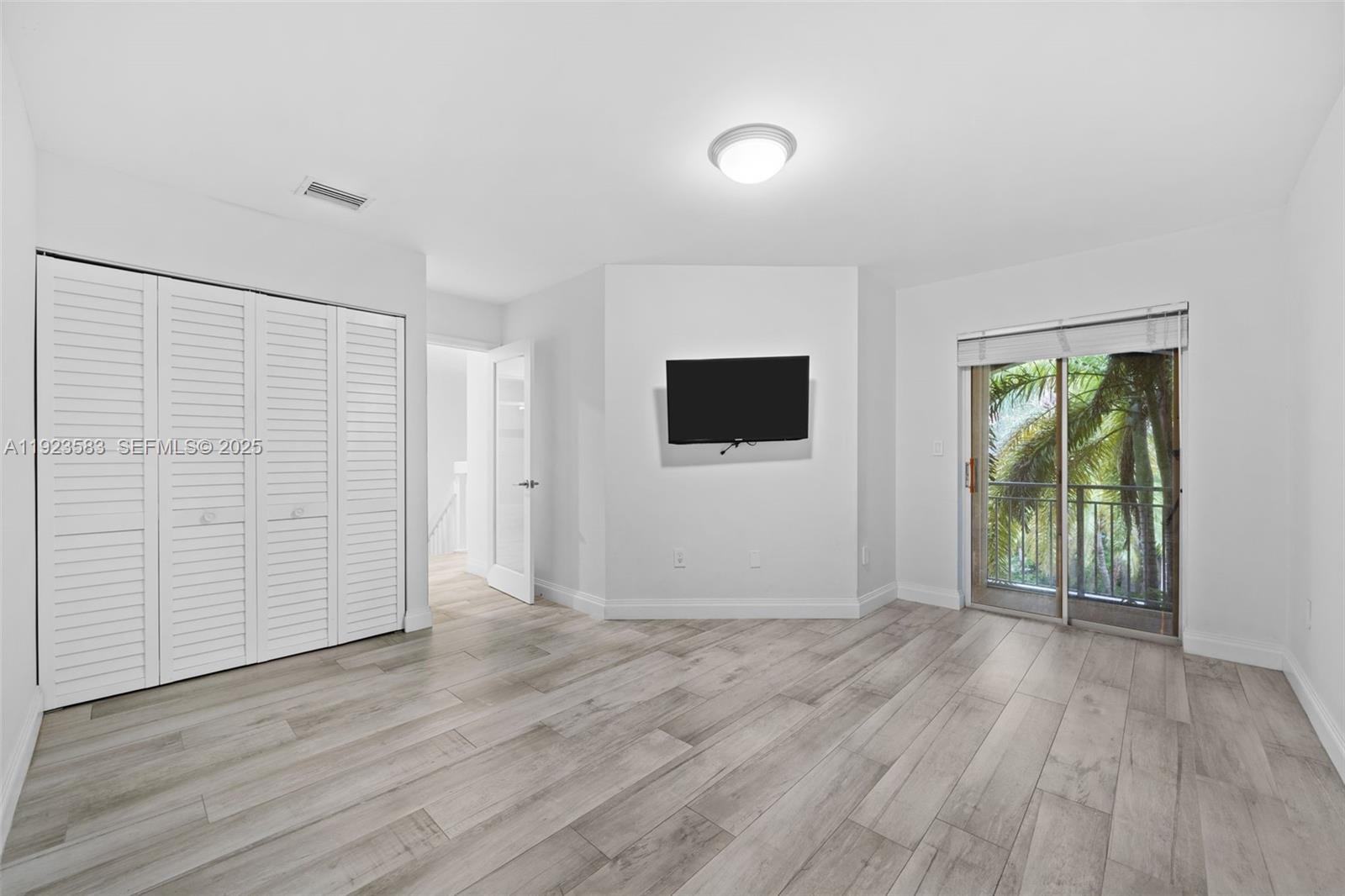 Photo of 1240 Weeping Willow Way  (1240), Hollywood, Florida, 33019 - 