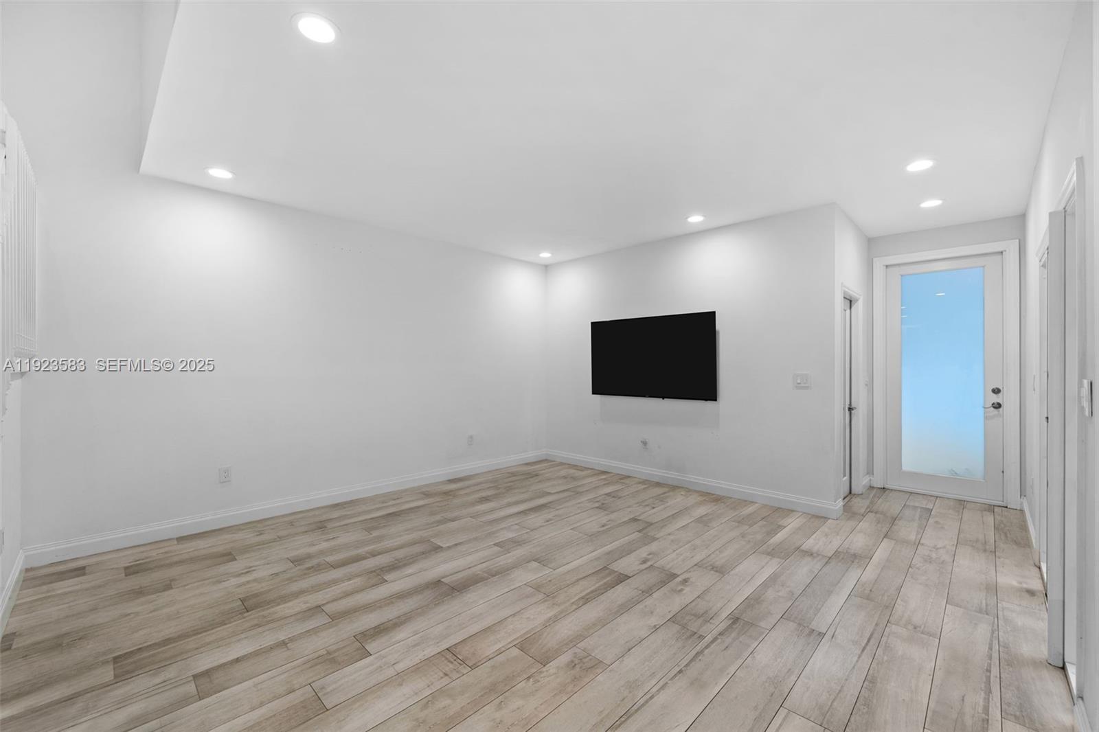 Photo of 1240 Weeping Willow Way  (1240), Hollywood, Florida, 33019 - 