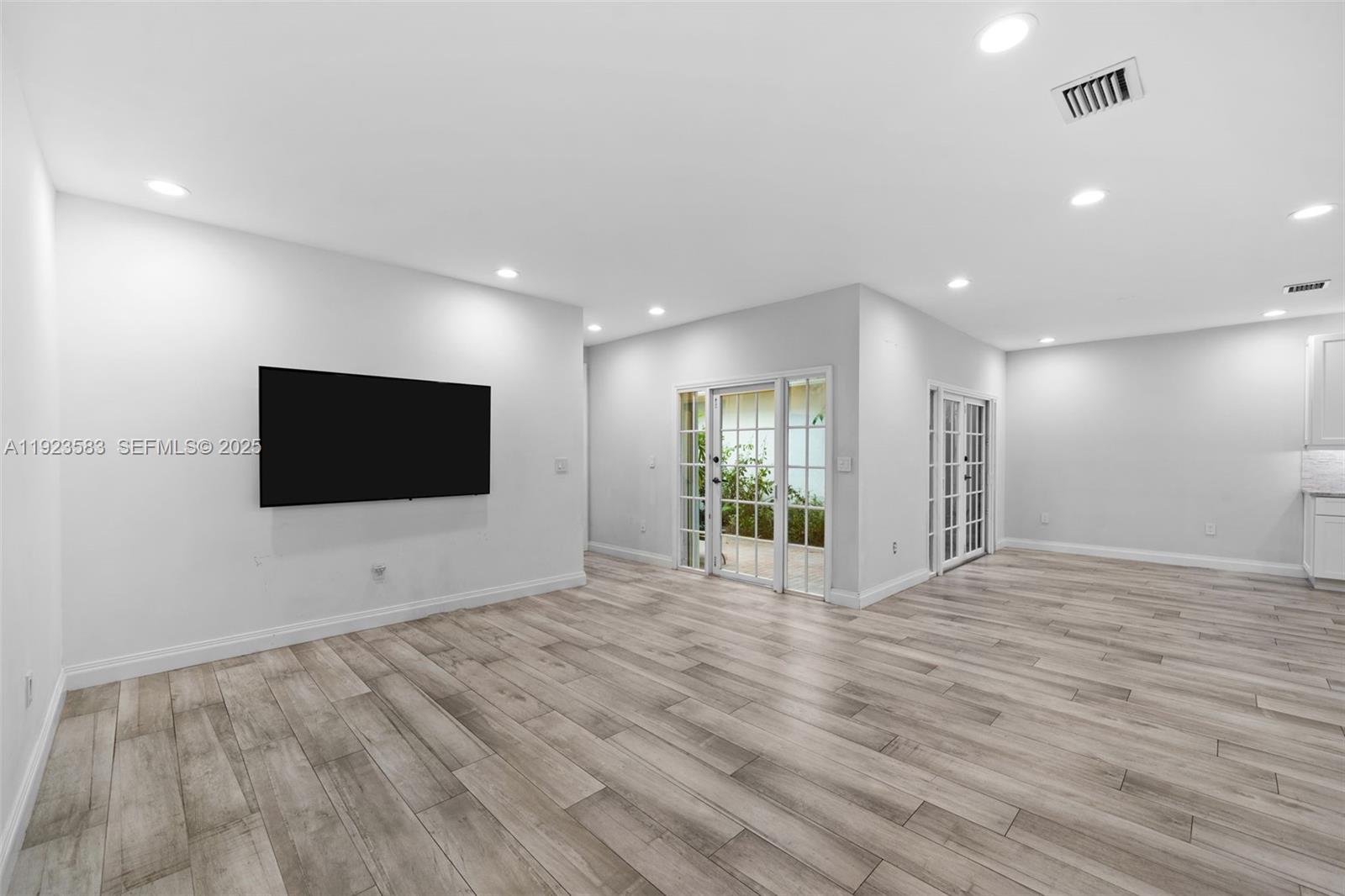 Photo of 1240 Weeping Willow Way  (1240), Hollywood, Florida, 33019 - 