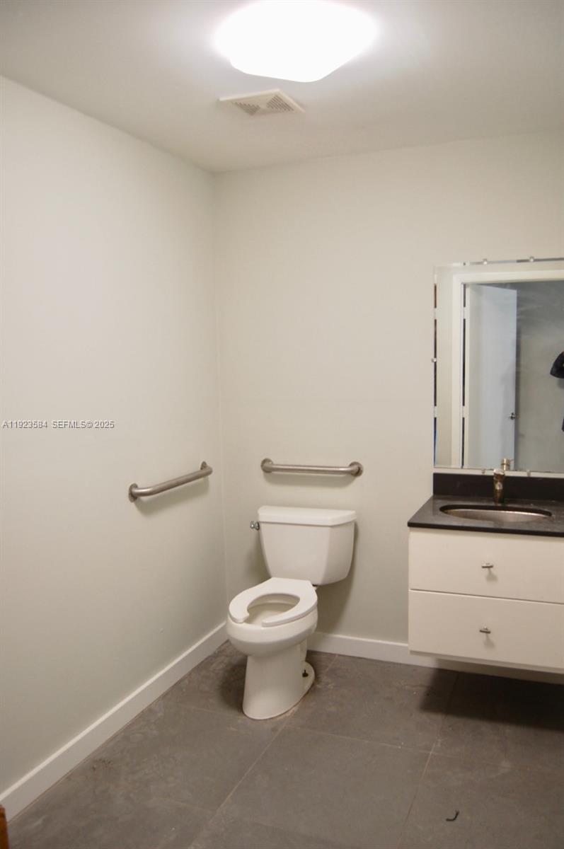 See details / sq. ft. $ 2025-12-02 0 Photo