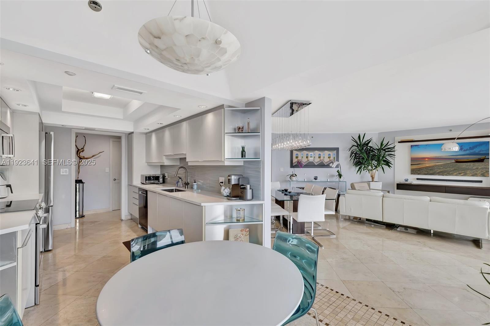 1701 2 / 3 2070 sq. ft. $ 2025-12-02 0 Photo