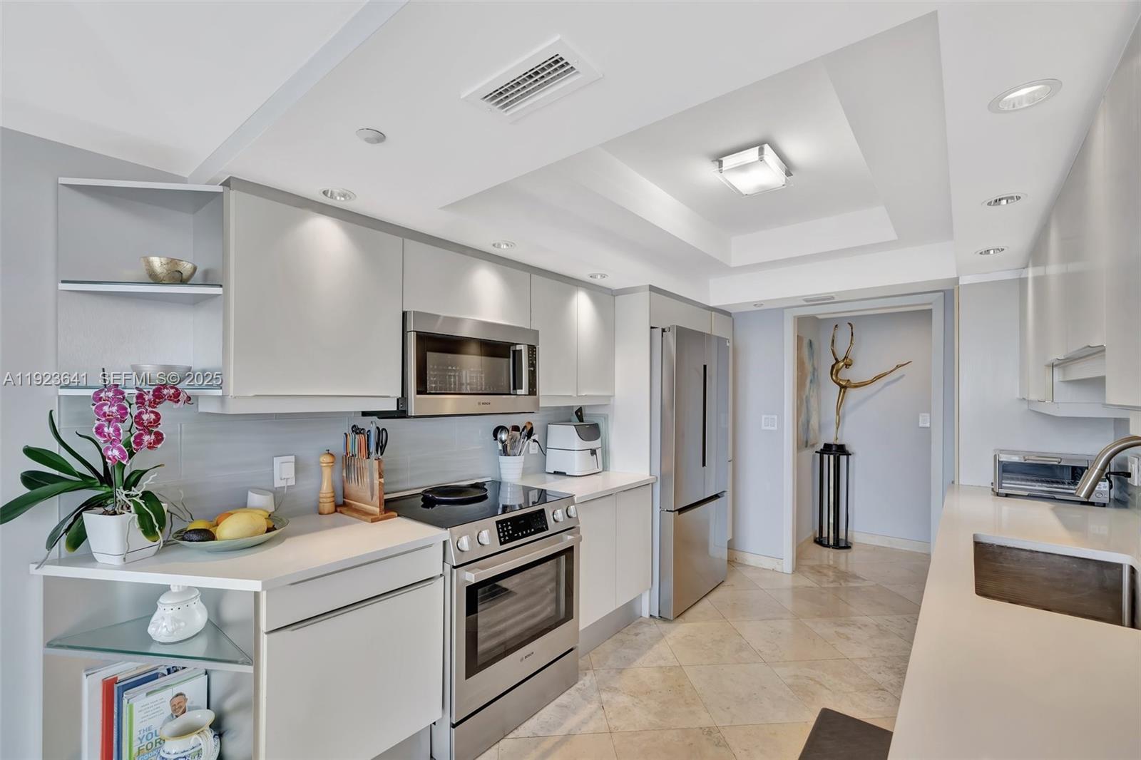 1701 2 / 3 2070 sq. ft. $ 2025-12-02 0 Photo