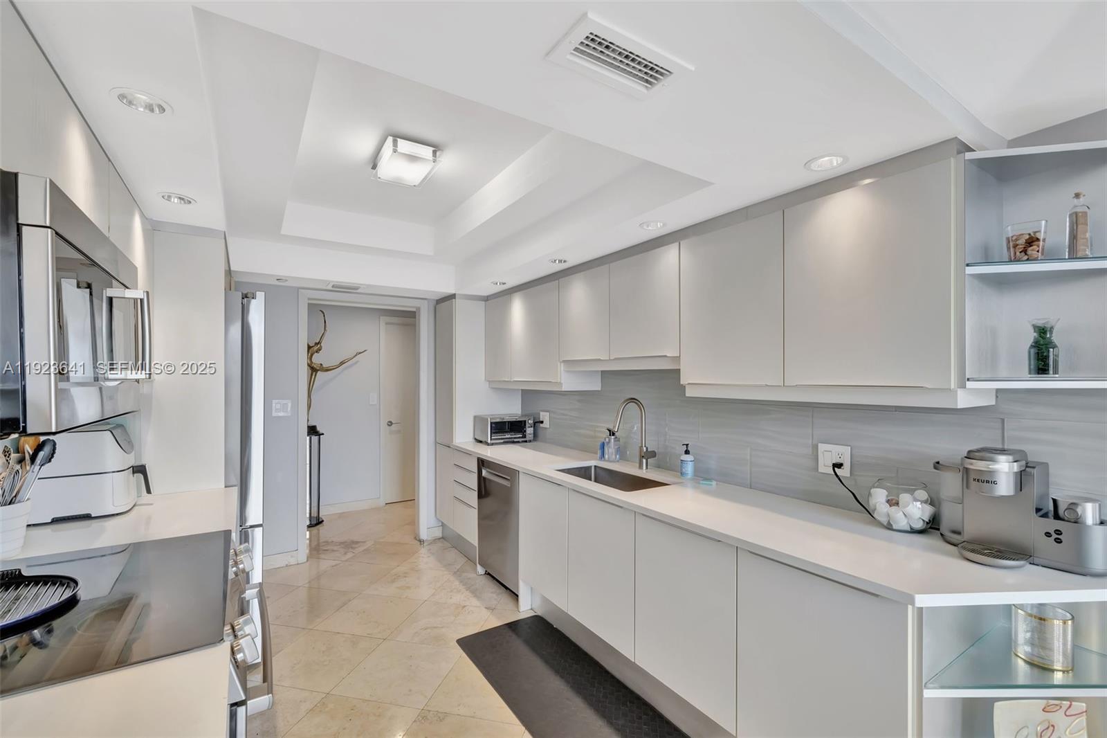 1701 2 / 3 2070 sq. ft. $ 2025-12-02 0 Photo