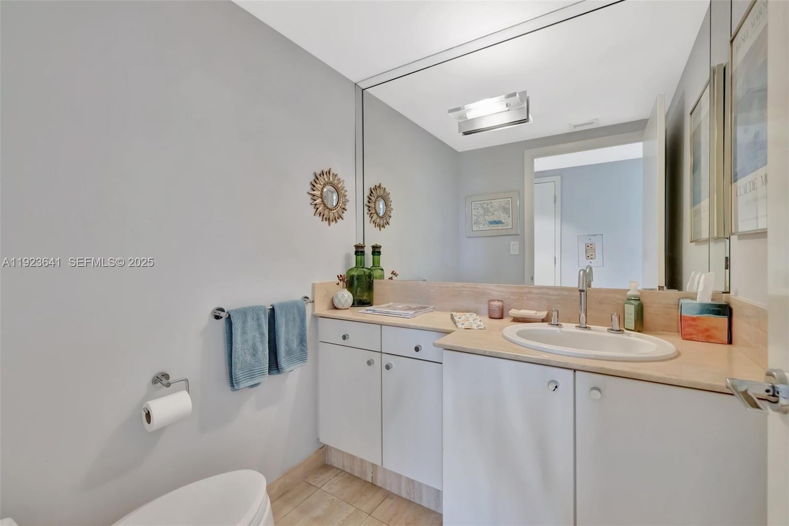 1701 2 / 3 2070 sq. ft. $ 2025-12-02 0 Photo