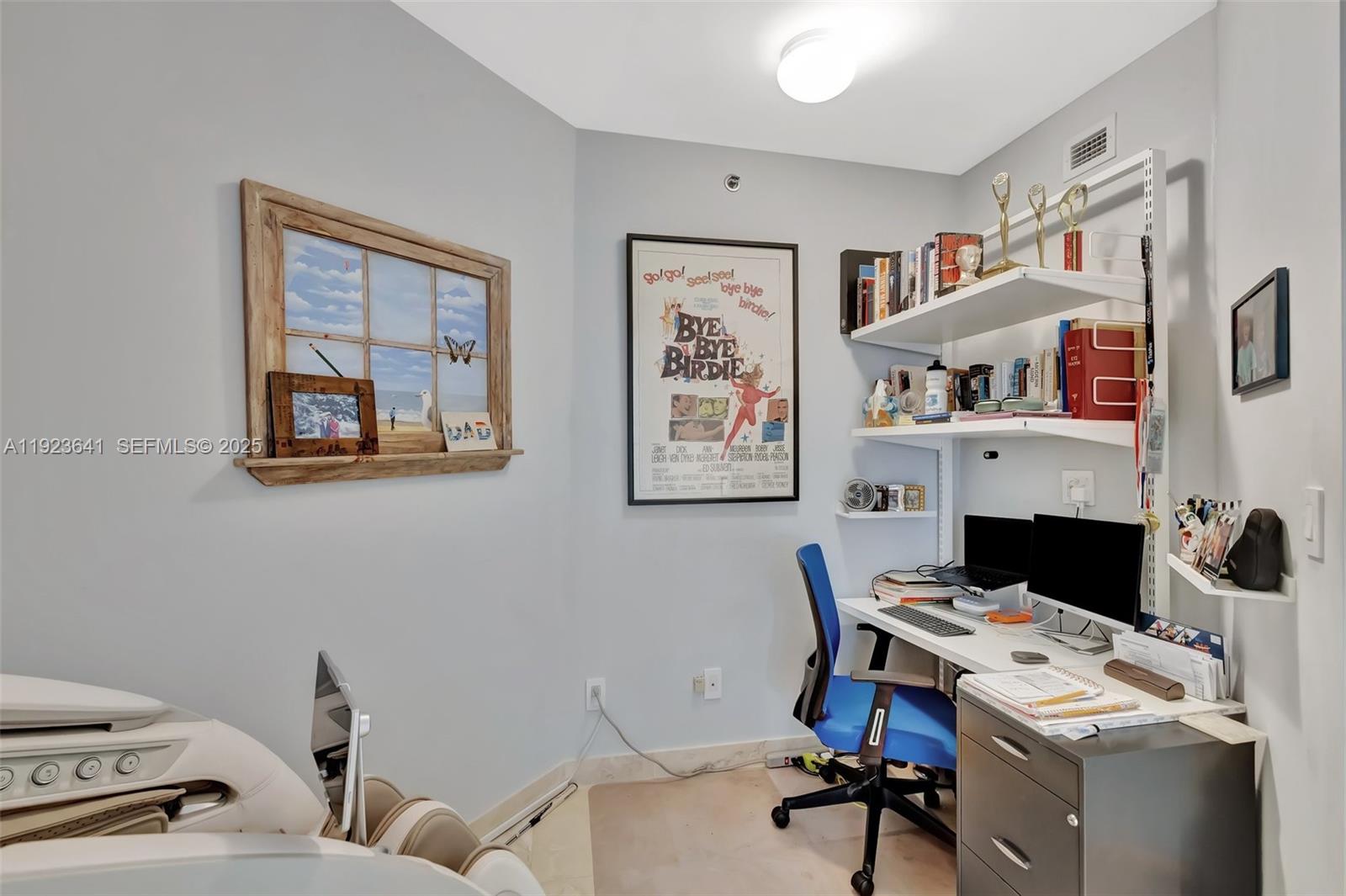 1701 2 / 3 2070 sq. ft. $ 2025-12-02 0 Photo